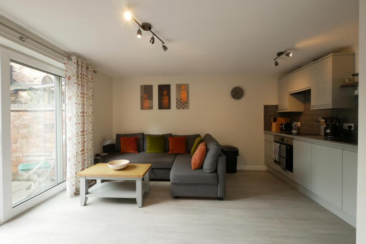 Crewe Short Lets 8 Victoria Court, Crewe Apartment Exterior photo