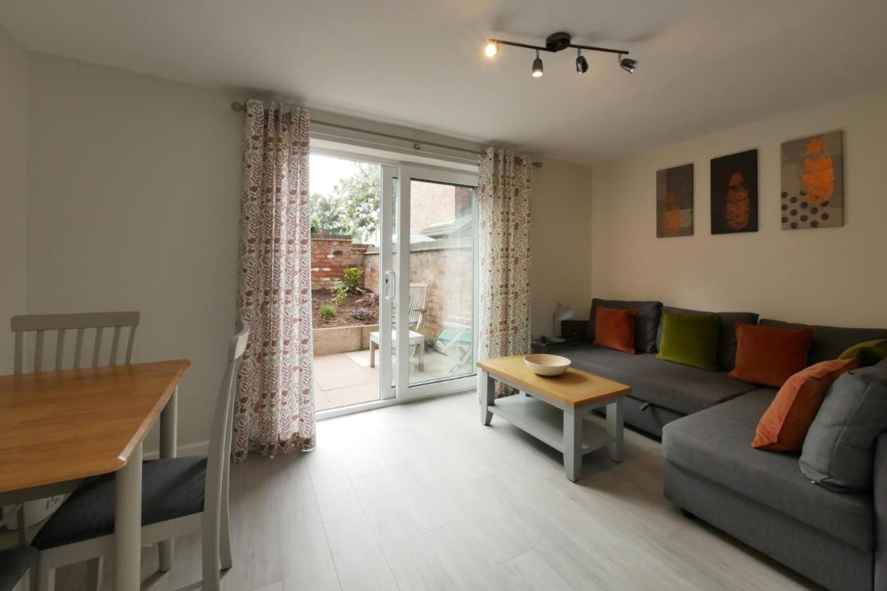 Crewe Short Lets 8 Victoria Court, Crewe Apartment Exterior photo